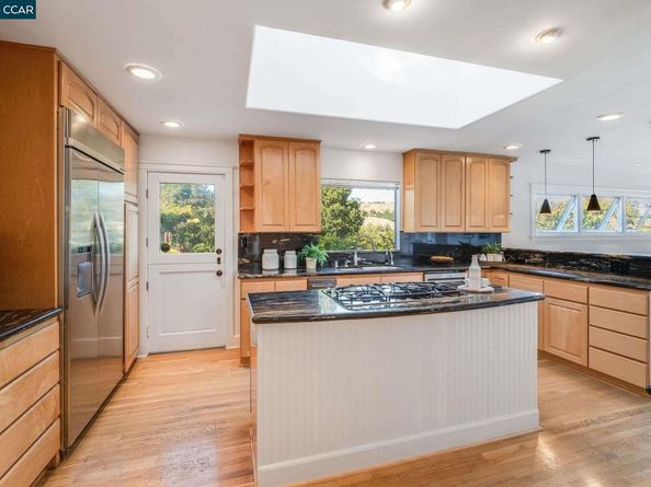 33 Altamount Drive, Orinda CA 94563