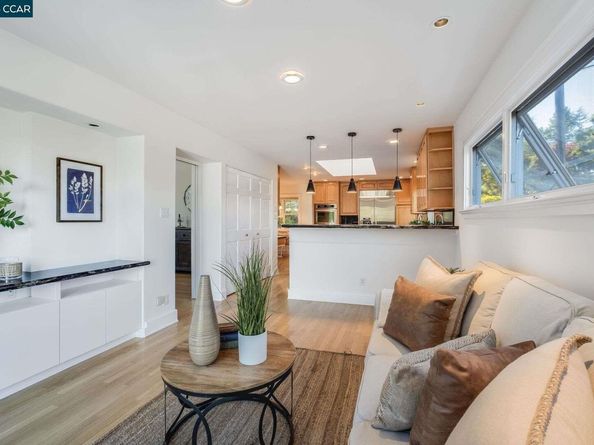 33 Altamount Drive, Orinda CA 94563