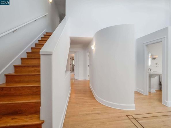 33 Altamount Drive, Orinda CA 94563