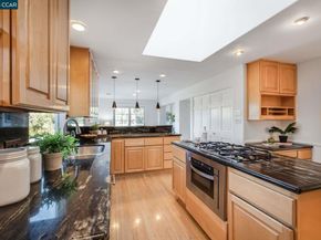 33 Altamount Drive, Orinda CA 94563