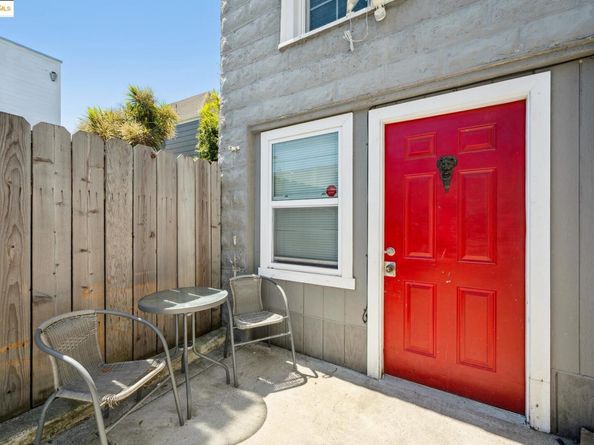 1063 32Nd St, Oakland CA 94608