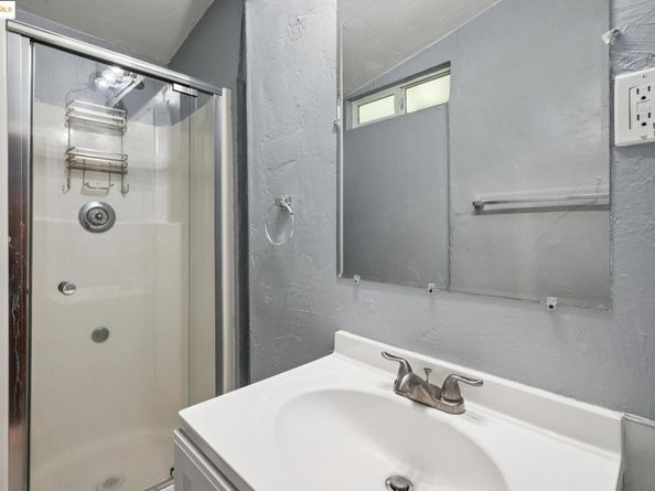 1063 32Nd St, Oakland CA 94608