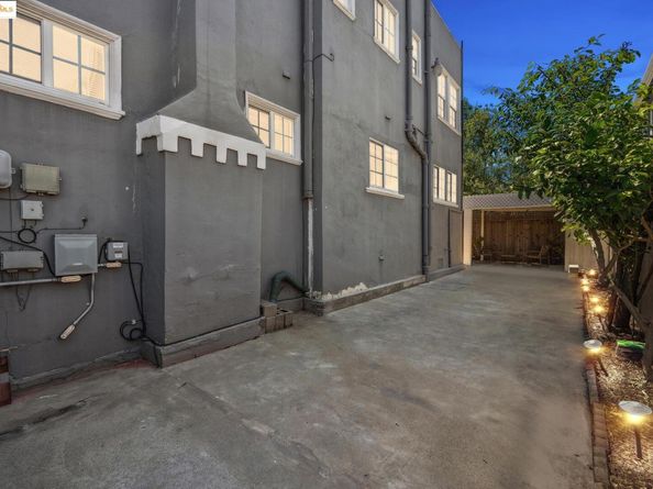 1063 32Nd St, Oakland CA 94608