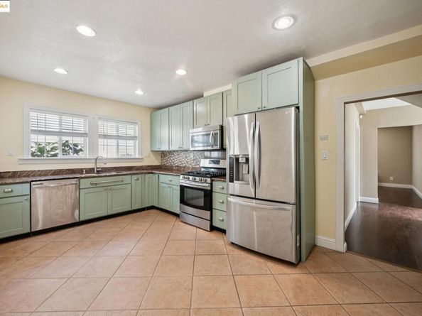1063 32Nd St, Oakland CA 94608