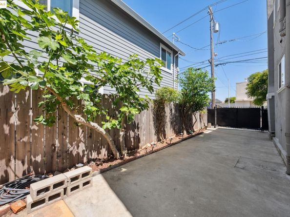 1063 32Nd St, Oakland CA 94608