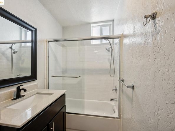1063 32Nd St, Oakland CA 94608