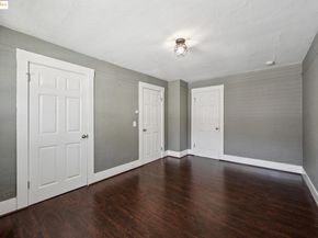 1063 32Nd St, Oakland CA 94608