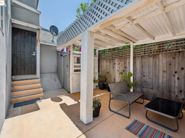 1063 32Nd St, Oakland CA 94608