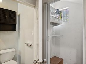 1063 32Nd St, Oakland CA 94608
