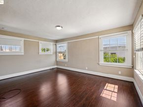1063 32Nd St, Oakland CA 94608
