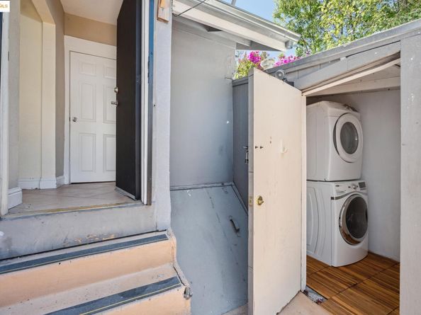 1063 32Nd St, Oakland CA 94608