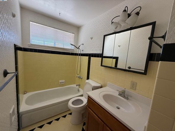 14835 Farnsworth St, San Leandro CA 94579