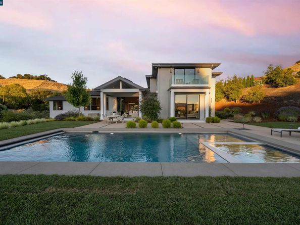 11 Lucas Ranch Ct, Lafayette CA 94549