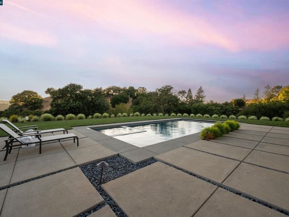 11 Lucas Ranch Ct, Lafayette CA 94549