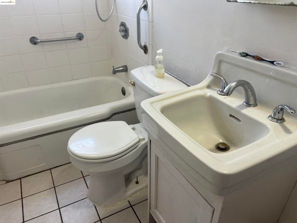 3064 Curran Ave, Oakland CA 94602