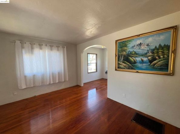 3064 Curran Ave, Oakland CA 94602