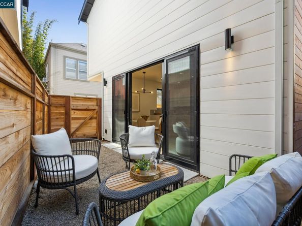 1270 64th St, Emeryville CA 94608