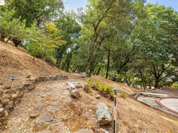 5201 Alhambra Valley Rd, Martinez CA 94553