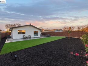 6332 Rockrose Dr, Newark CA 94560