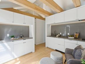 360 Alcatraz Ave, Oakland CA 94618