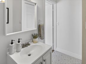 4030 Lusk St, Oakland CA 94608