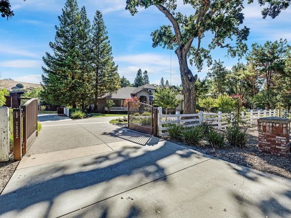 7832 Foothill Rd, Pleasanton CA 94566