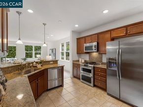 517 Falling Star Dr, Martinez CA 94553