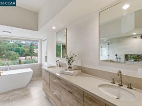 7075 Elverton Dr, Oakland CA 94611