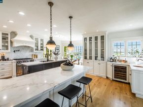 33 Deer Trail, Lafayette CA 94549