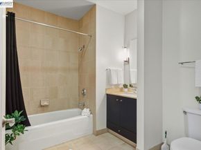 809 Clay St, Oakland CA 94607