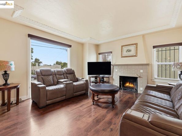 5230 Hillen Dr, Oakland CA 94619