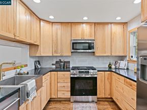 2703 Mathews St, Berkeley CA 94702