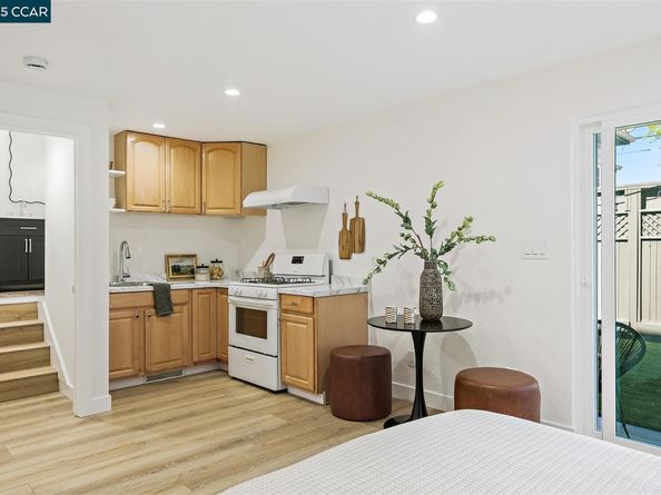 2703 Mathews St, Berkeley CA 94702