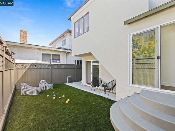 2703 Mathews St, Berkeley CA 94702