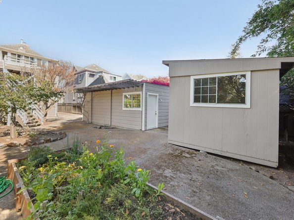 1812 San Antonio Avenue, Alameda CA 94501