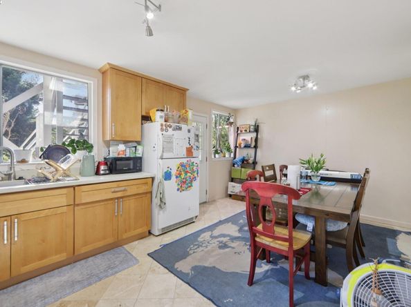 1812 San Antonio Avenue, Alameda CA 94501