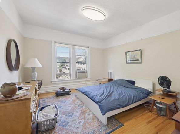 1812 San Antonio Avenue, Alameda CA 94501