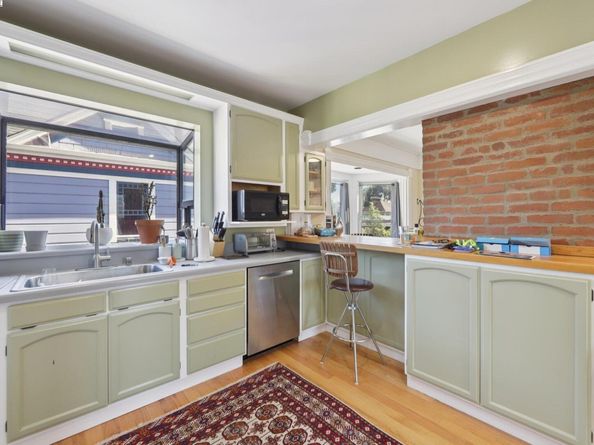 1812 San Antonio Avenue, Alameda CA 94501
