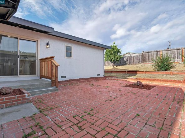 2615 Henry Ave, Pinole CA 94564