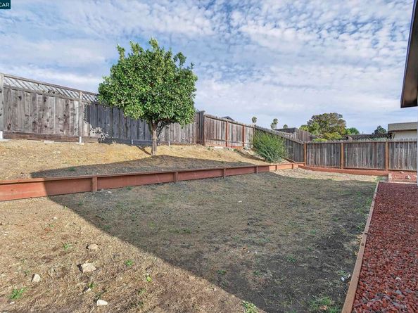 2615 Henry Ave, Pinole CA 94564