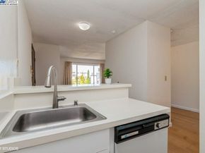 2005 Pleasant Valley Ave 316, Oakland CA 94611