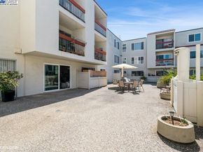 2005 Pleasant Valley Ave 316, Oakland CA 94611