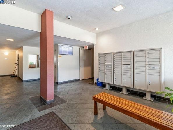 2005 Pleasant Valley Ave 316, Oakland CA 94611