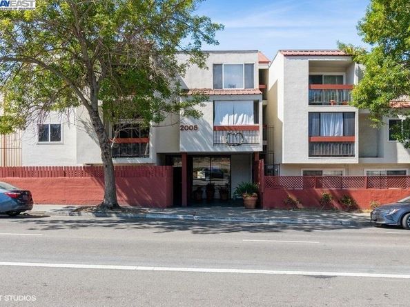 2005 Pleasant Valley Ave 316, Oakland CA 94611