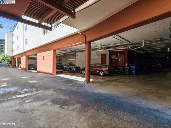 2005 Pleasant Valley Ave 316, Oakland CA 94611