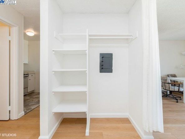 2005 Pleasant Valley Ave 316, Oakland CA 94611