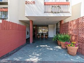 2005 Pleasant Valley Ave 316, Oakland CA 94611