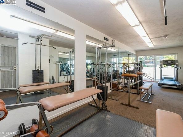 2005 Pleasant Valley Ave 316, Oakland CA 94611