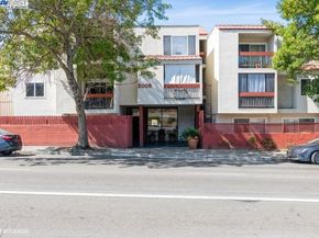 2005 Pleasant Valley Ave 316, Oakland CA 94611