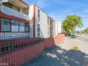 2005 Pleasant Valley Ave 316, Oakland CA 94611